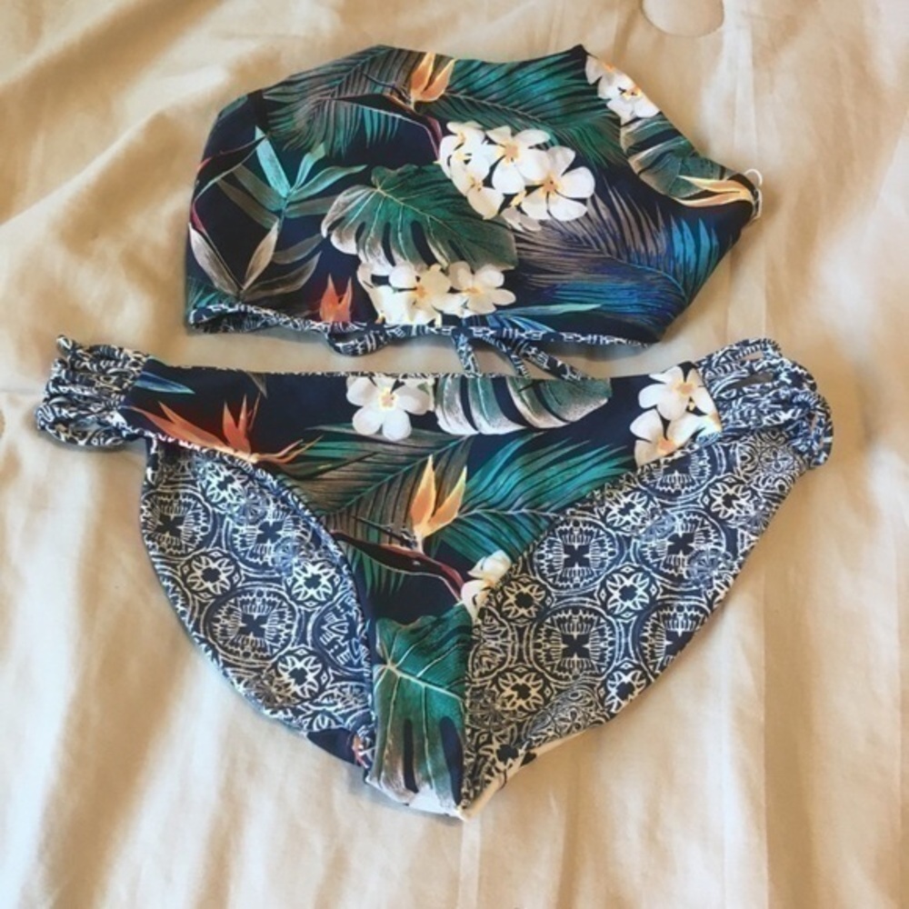 Body Glove high neck reversible bikini size small top xsmall bottoms